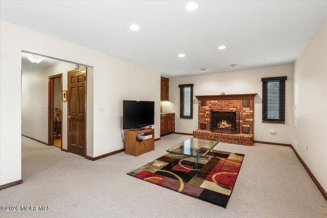 92 Fox Chase Court, Freehold, NJ 07728