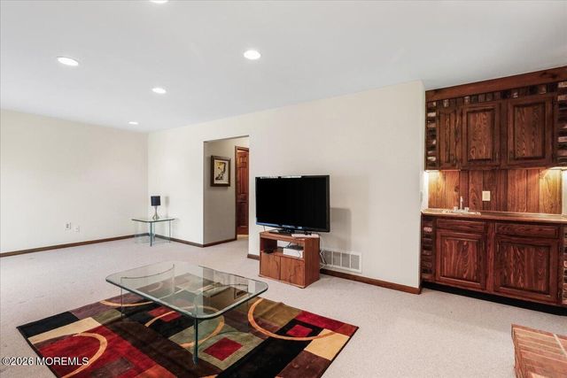 92 Fox Chase Court, Freehold, NJ 07728