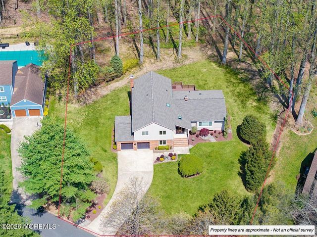 92 Fox Chase Court, Freehold, NJ 07728