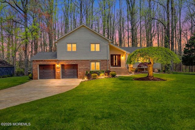 92 Fox Chase Court, Freehold, NJ 07728