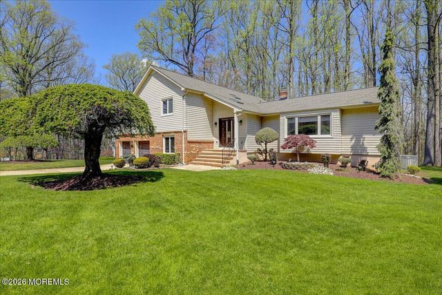 92 Fox Chase Court, Freehold, NJ 07728