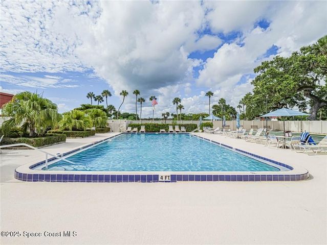 75 Royal Oak Court 204, Vero Beach, FL 32962