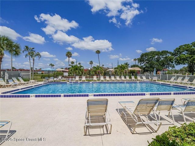 75 Royal Oak Court 204, Vero Beach, FL 32962