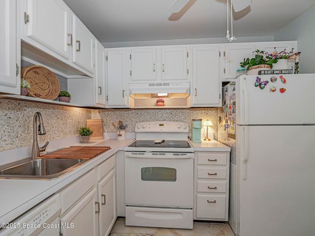75 Royal Oak Court 204, Vero Beach, FL 32962