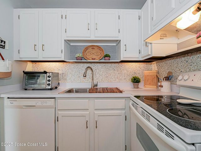 75 Royal Oak Court 204, Vero Beach, FL 32962