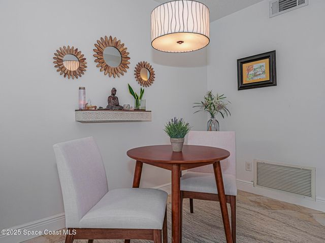 75 Royal Oak Court 204, Vero Beach, FL 32962