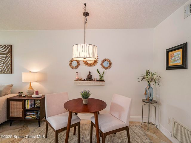 75 Royal Oak Court 204, Vero Beach, FL 32962
