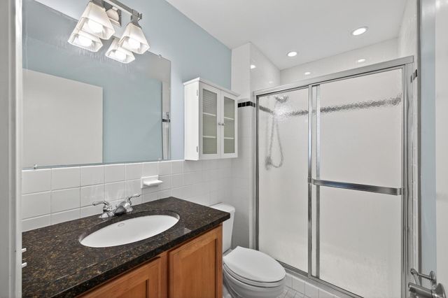 821 Douglas Avenue 204, Minneapolis, MN 55403