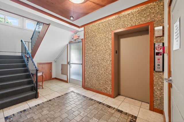 821 Douglas Avenue 204, Minneapolis, MN 55403