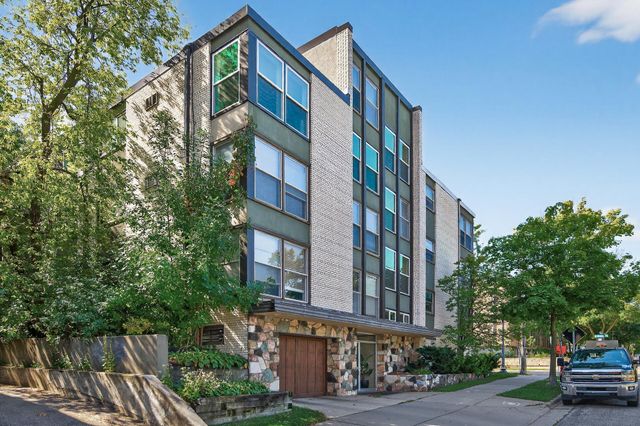 821 Douglas Avenue 204, Minneapolis, MN 55403