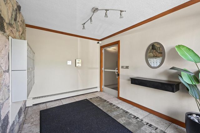 821 Douglas Avenue 204, Minneapolis, MN 55403