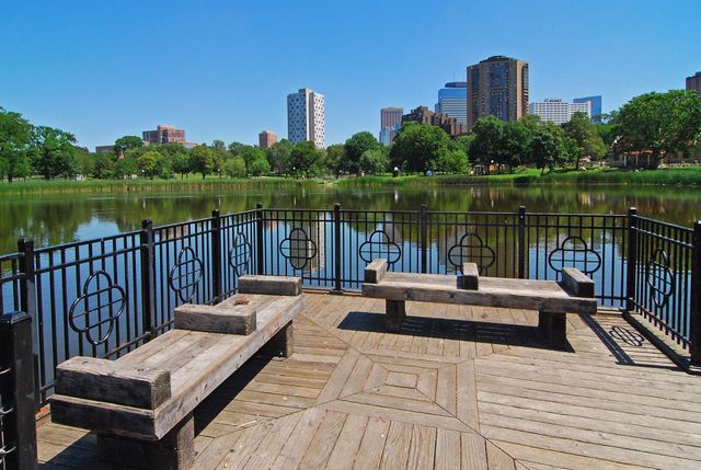 821 Douglas Avenue 204, Minneapolis, MN 55403