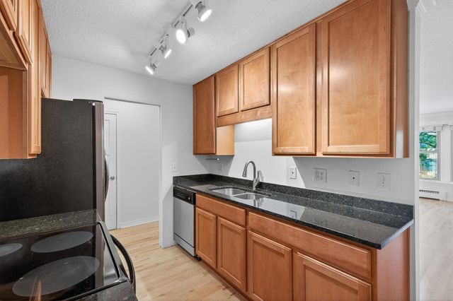 821 Douglas Avenue 204, Minneapolis, MN 55403