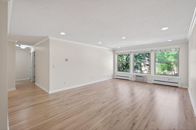 821 Douglas Avenue 204, Minneapolis, MN 55403