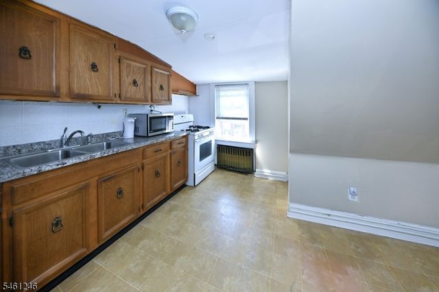 51 High St, Montclair Twp., NJ 07042