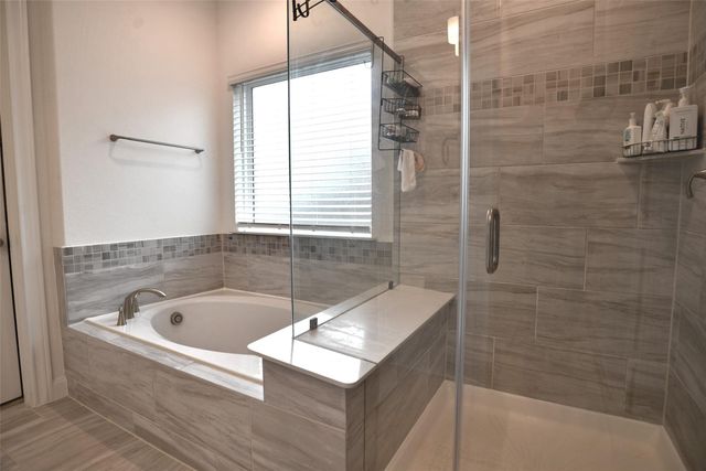 2806 Oakheath Crest Court, Pearland, TX 77089