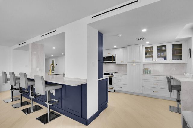 5380 N Ocean Drive 17e, Singer Island, FL 33404