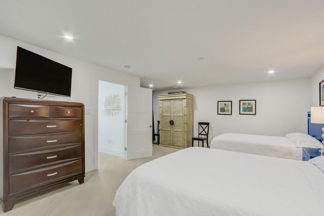 5380 N Ocean Drive 17e, Singer Island, FL 33404