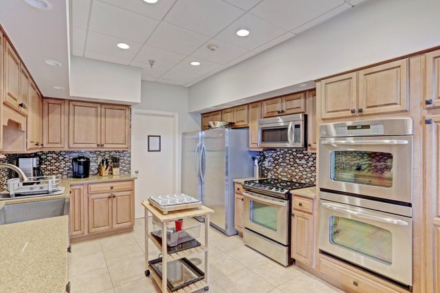 5380 N Ocean Drive 17e, Singer Island, FL 33404