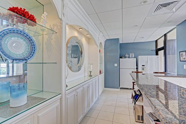 5380 N Ocean Drive 17e, Singer Island, FL 33404
