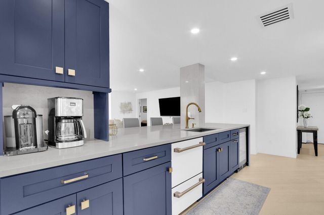 5380 N Ocean Drive 17e, Singer Island, FL 33404