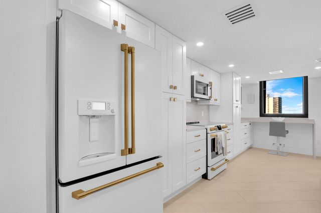 5380 N Ocean Drive 17e, Singer Island, FL 33404