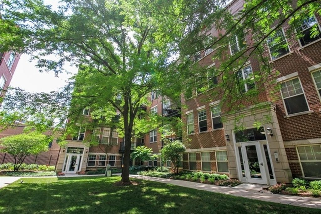 305 W SCOTT Street 504, Chicago, IL 60610