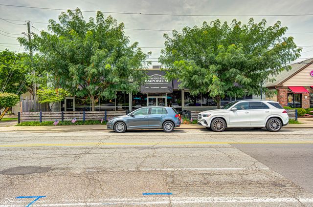 518 Buckingham Drive, Indianapolis, IN 46208