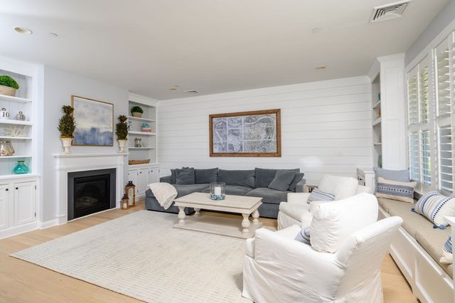 160 Uss Stayner 160, Hingham, MA 02043