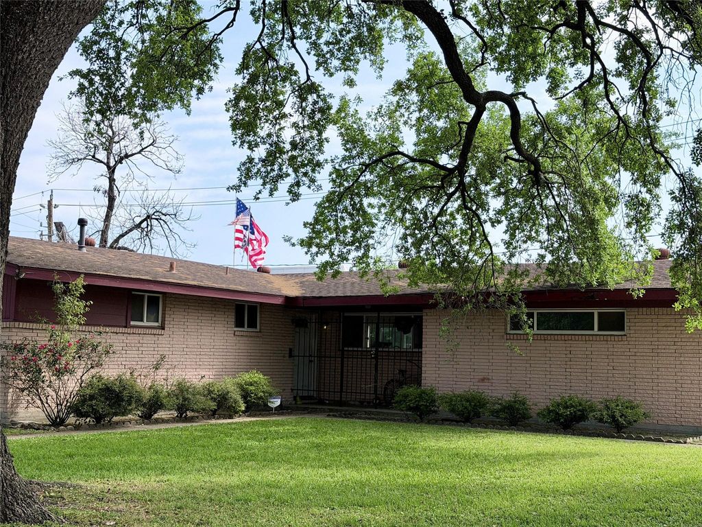 9202 Sunnywood Drive, Houston, TX 77088