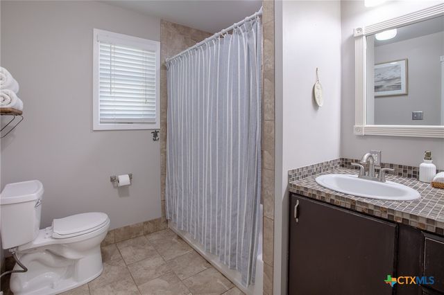 2015 Coletoville Road, Victoria, TX 77905