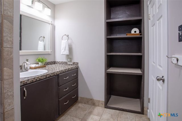 2015 Coletoville Road, Victoria, TX 77905