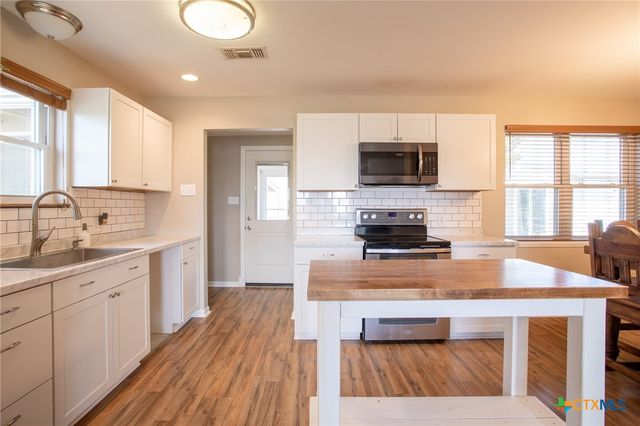 2015 Coletoville Road, Victoria, TX 77905