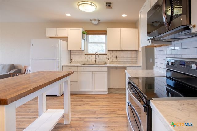 2015 Coletoville Road, Victoria, TX 77905