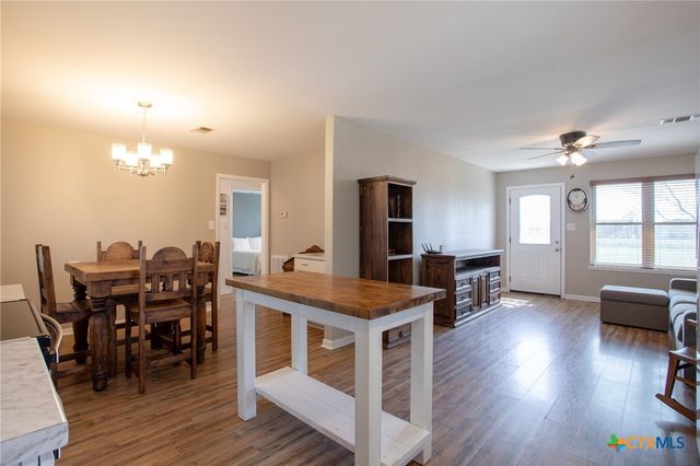 2015 Coletoville Road, Victoria, TX 77905