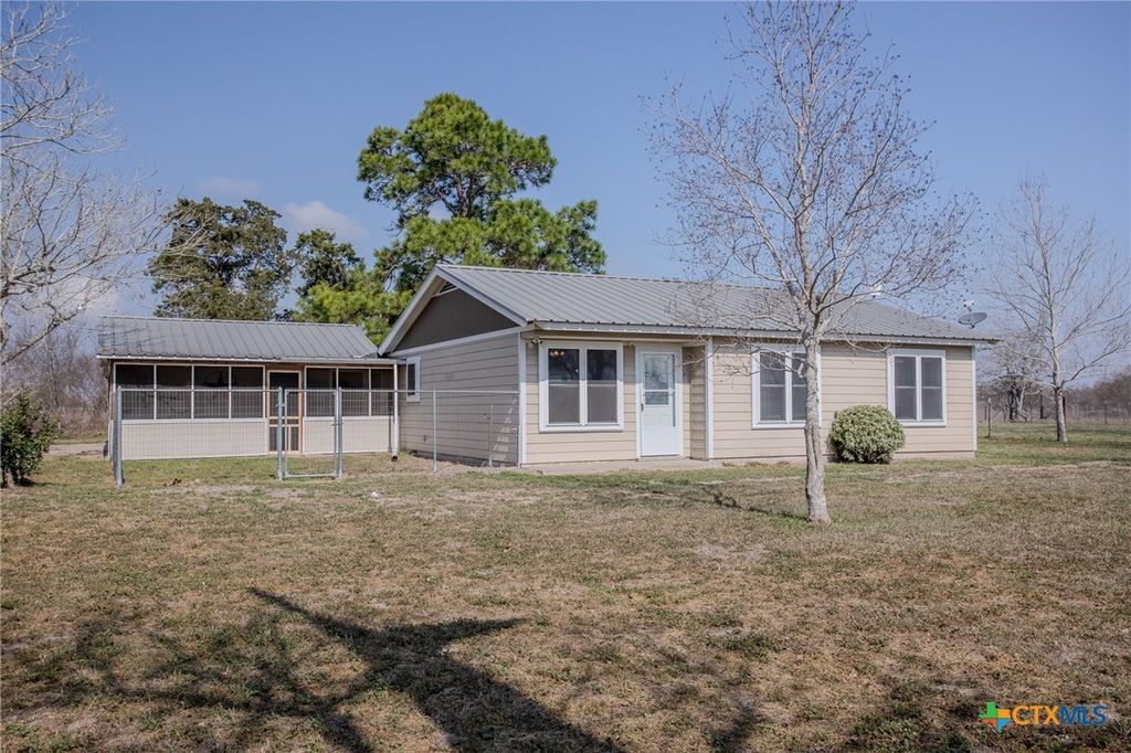 2015 Coletoville Road, Victoria, TX 77905
