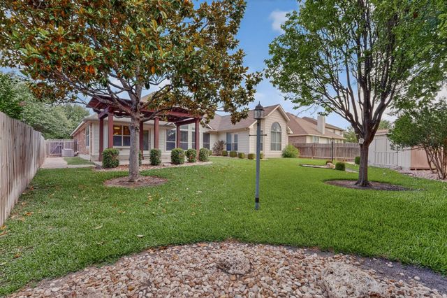 905 Victoria Ridge DR, Pflugerville, TX 78660