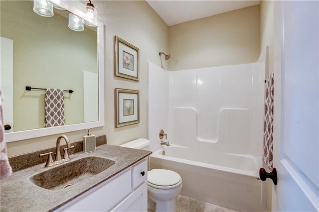 14665 Amanda Lane, Basehor, KS 66007