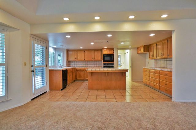 742 W Ellery Avenue, Clovis, CA 93612