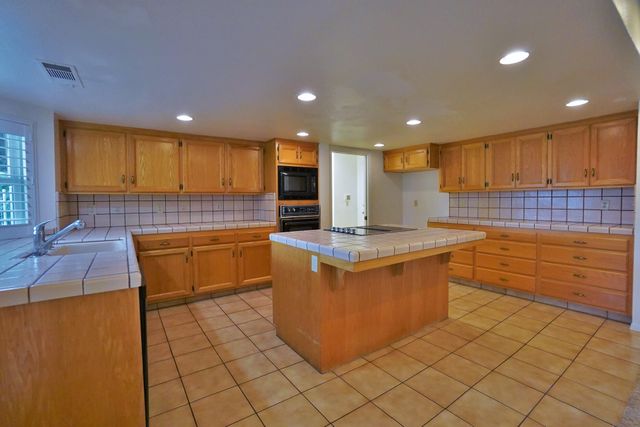 742 W Ellery Avenue, Clovis, CA 93612