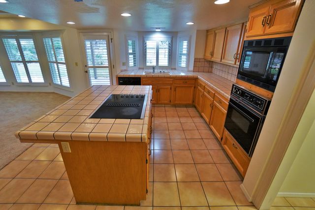 742 W Ellery Avenue, Clovis, CA 93612