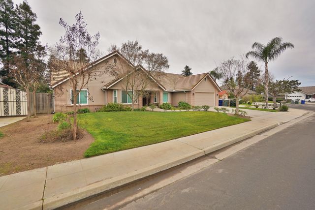 742 W Ellery Avenue, Clovis, CA 93612
