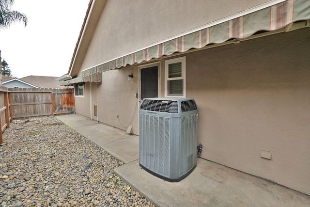 742 W Ellery Avenue, Clovis, CA 93612