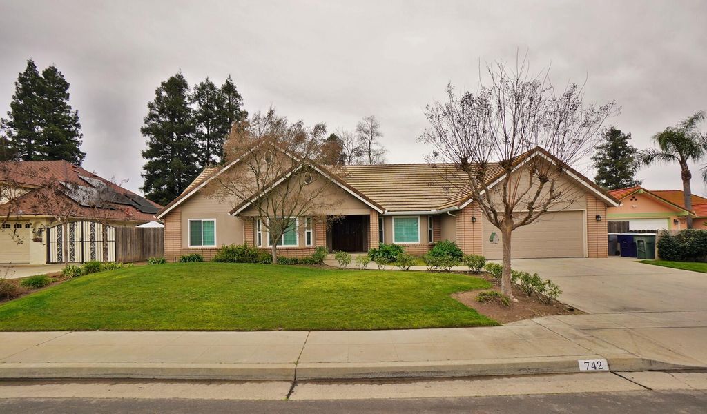 742 W Ellery Avenue, Clovis, CA 93612