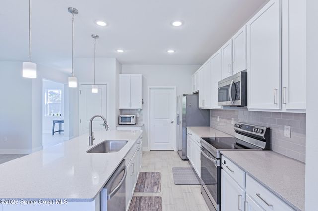 951 Sareta Street SE, Palm Bay, FL 32909