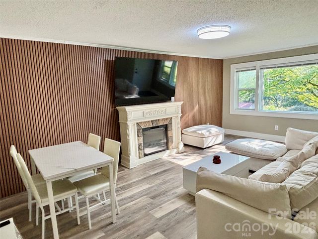 6622 Mountain Grove Road, Hickory, NC 28602