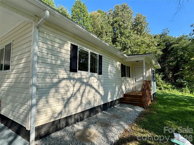 6622 Mountain Grove Road, Hickory, NC 28602