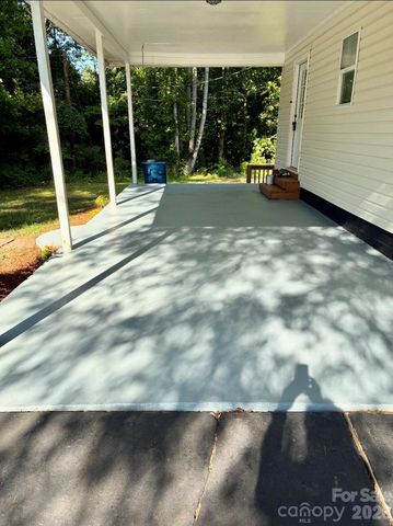 6622 Mountain Grove Road, Hickory, NC 28602