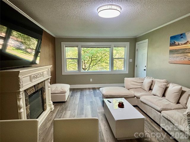 6622 Mountain Grove Road, Hickory, NC 28602