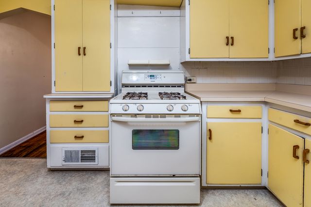 1109 W Hill Avenue, Carbondale, IL 62901